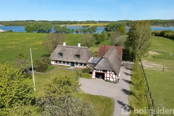Vista aerea - Farmhouse with Open Land in Vejstrup