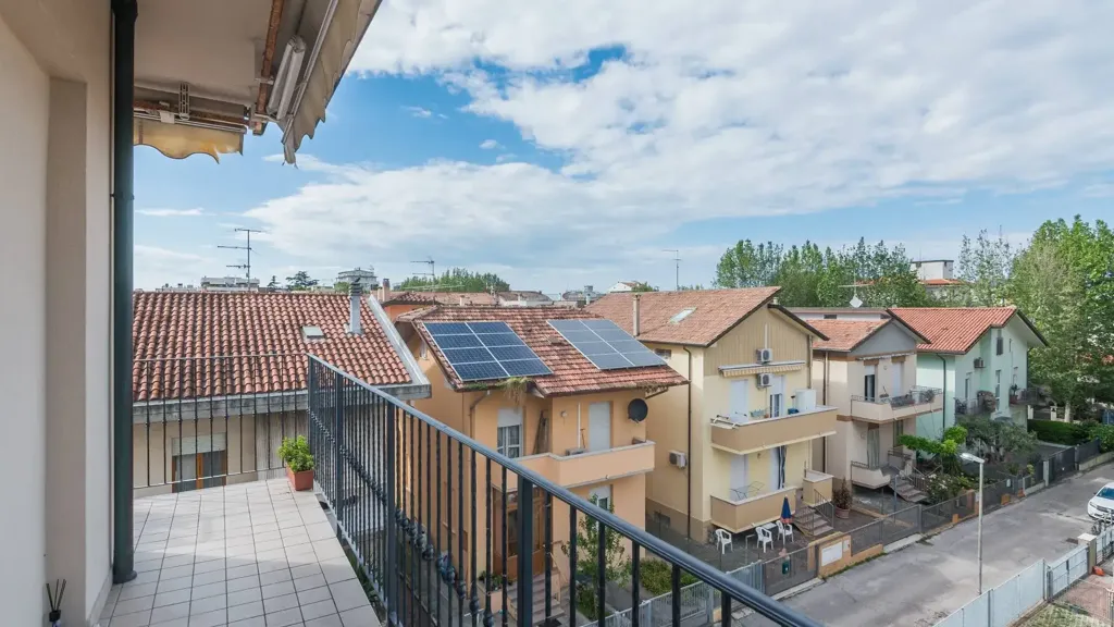 Rõdu - Triplex with Balcony in Cattolica