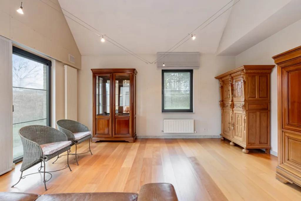 Soggiorno - Architectural U-Form Villa with Garden in Geel