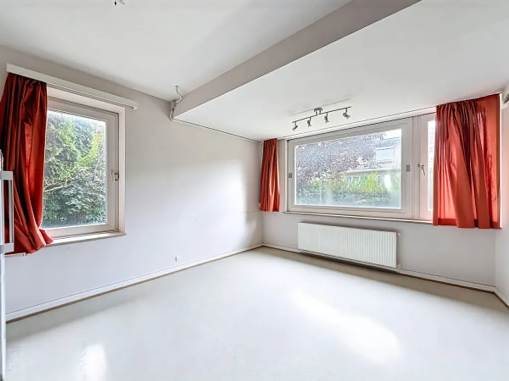 Rooms - Architectural 3-Front House with Terrace in Jette