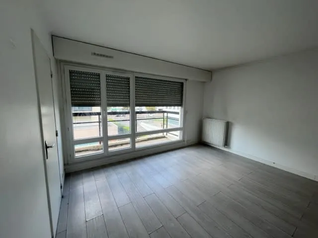 Habitaciones - Studio Apartment with Balcony in Secure Building