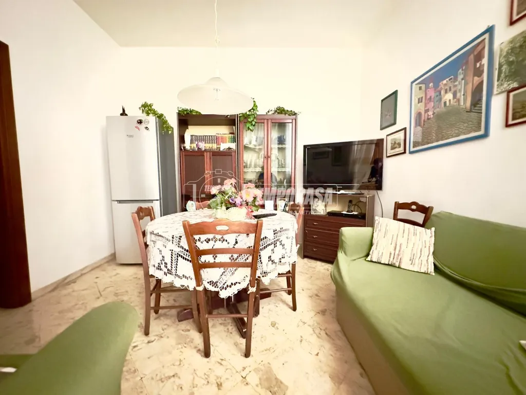 Salle à manger - Three-Bedroom Flat with Patio in Valenzano