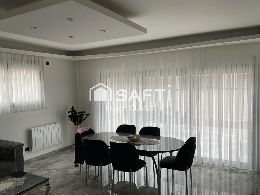 Sala da pranzo - Spacious Flat with Private Terrace in Estrablin