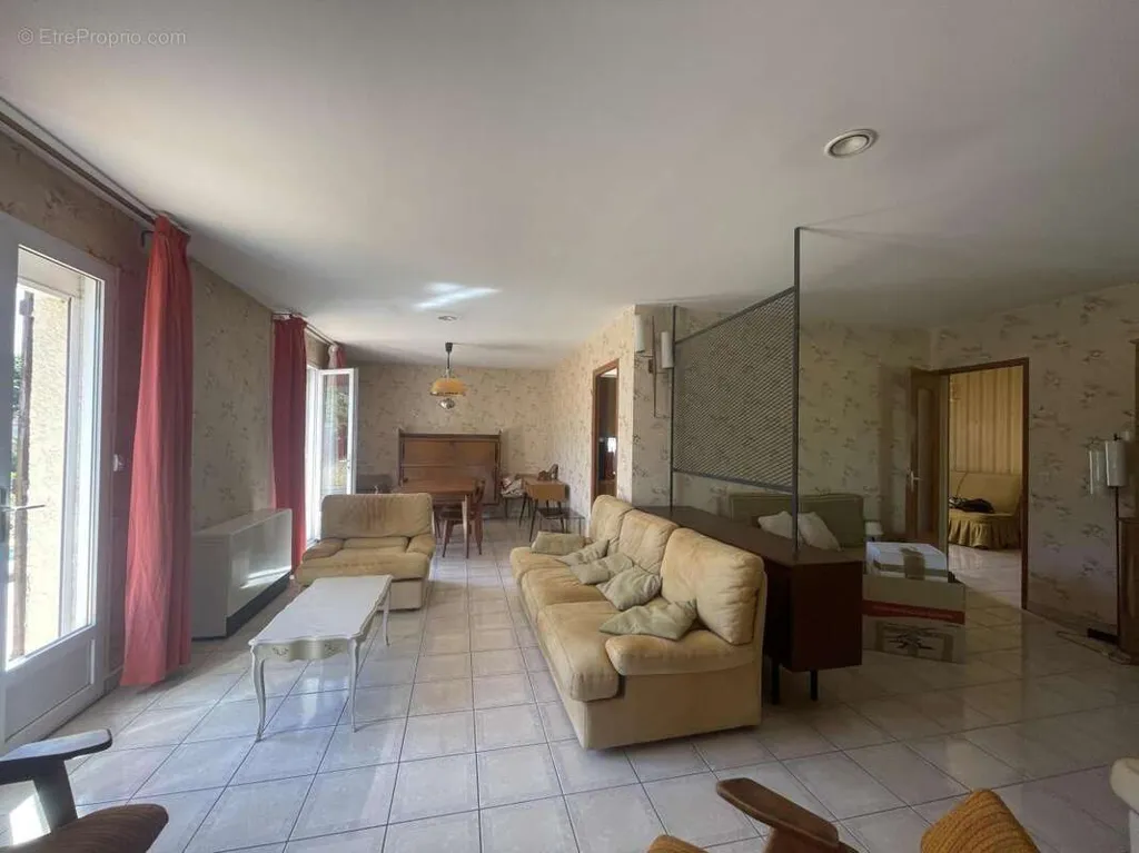 Séjour - Villa de Plain Pied avec Piscine à Clermont-l'Hérault