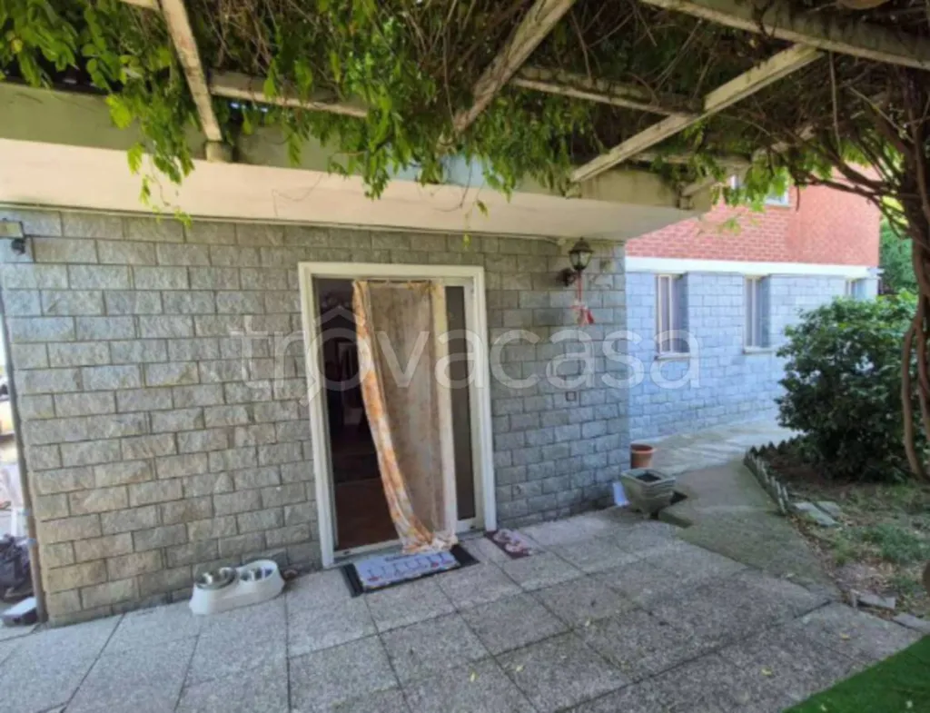 Villa with Garden in Bosconero