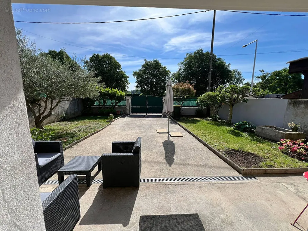 Aed - Charming House with Park View in Parilly