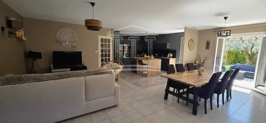 Salle à manger - Maison de Plain-Pied avec Piscine à Bédarrides