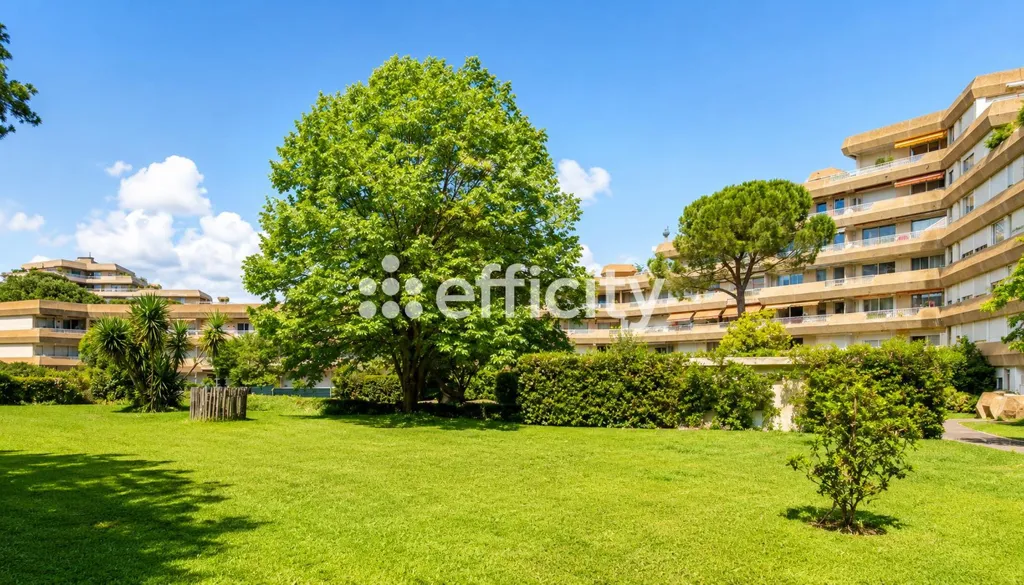Aed - T2 with Terrace and Pool in Montpellier