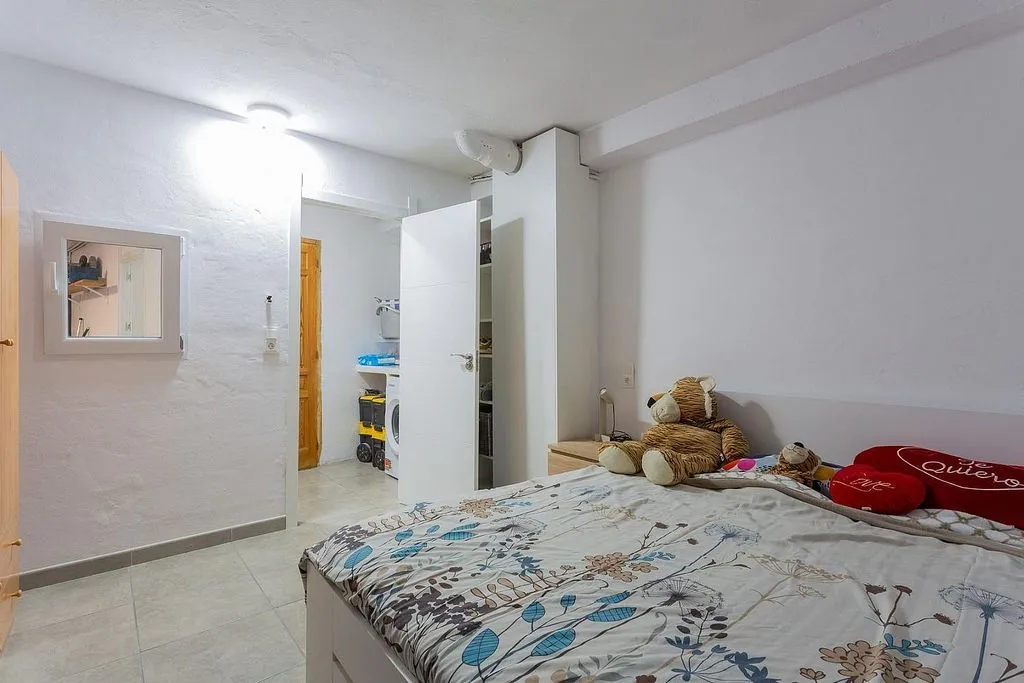 Chambres - Three-Bedroom House with Terrace in Ítrabo
