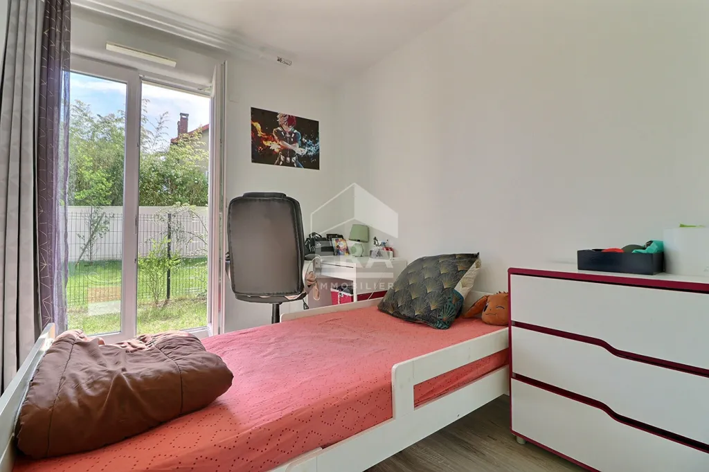 Bedrooms - Modern Flat with Parking in Franconville