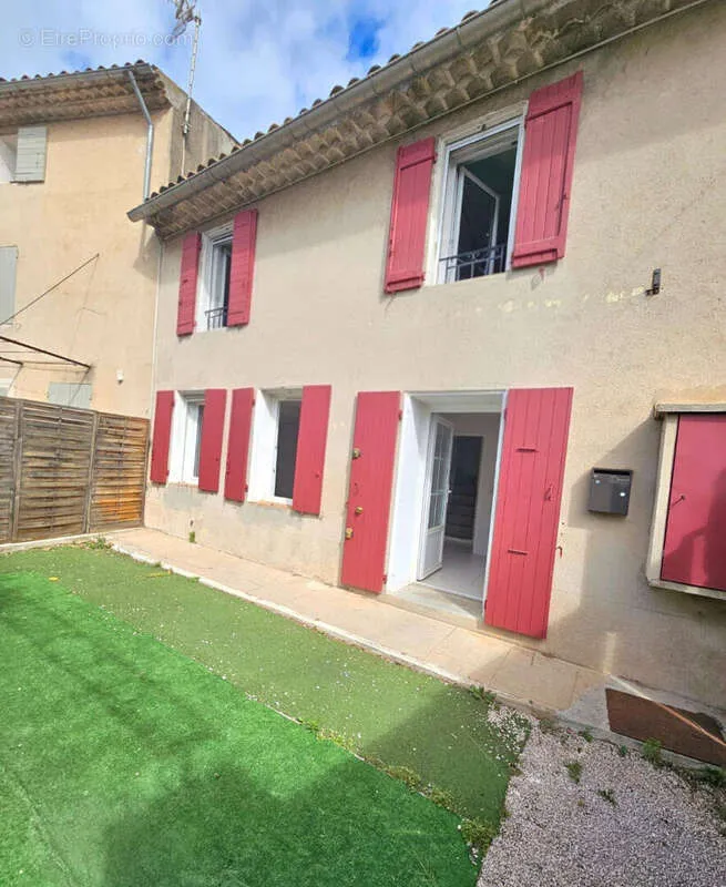 Extérieur - Maison de Ville avec Balcon à Les Milles