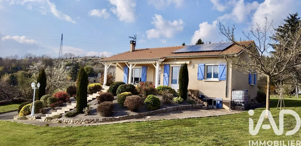 Esterno - Traditional House with Garden View in Saint-Chamond