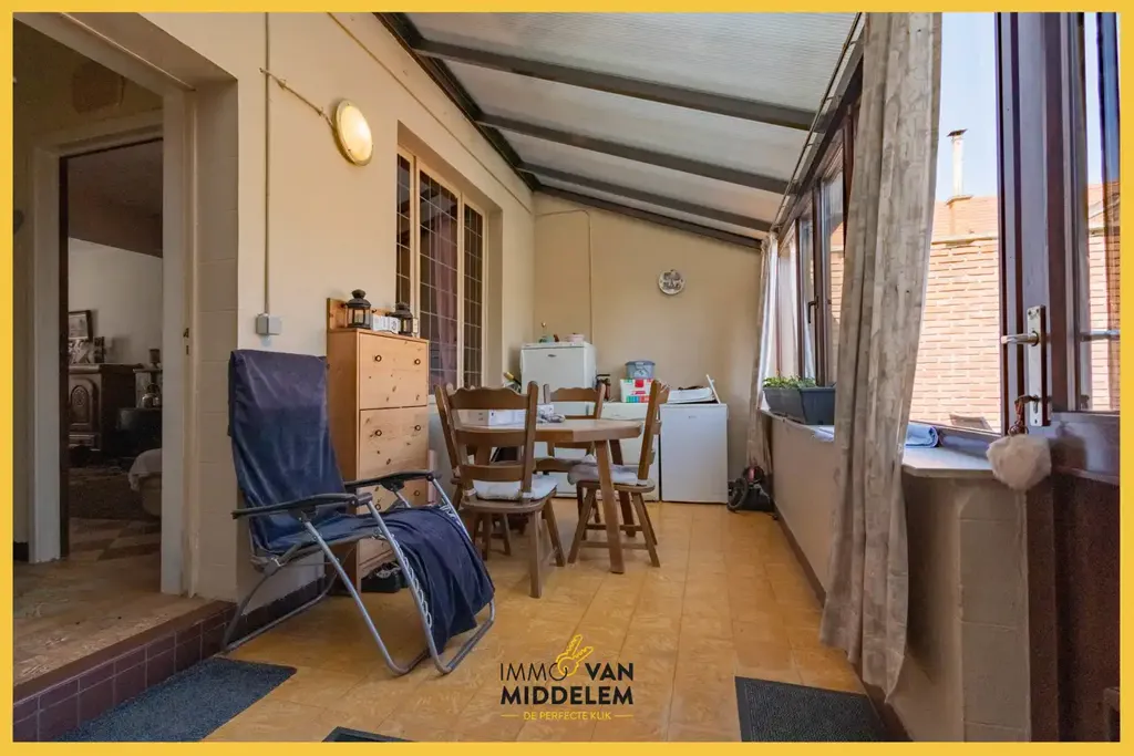 Terrasse - Appartement avec 3 Chambres et Zolder Inconstructible à Proximité des Transports