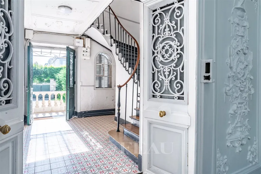 Hallway - 4-Bed Apartment with Garden in Saint-Germain-en-Laye