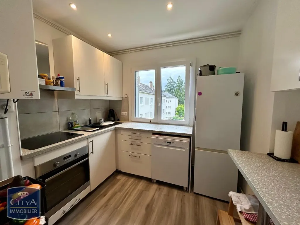 Kitchen - 3-Bedroom Flat with Balcony in Saint-Avertin