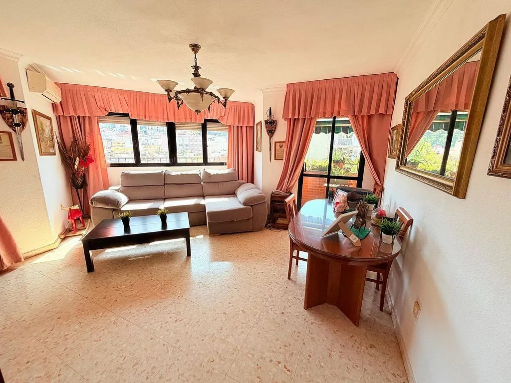 Elutuba - Corner Flat with Panoramic Views in Málaga Centre