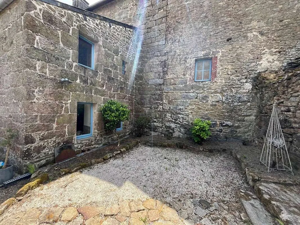 Aed - Charming Stone House with Garden in Quintin