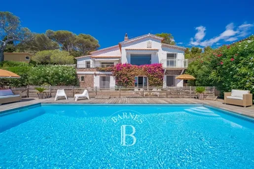 Piscine - Villa Contemporaine avec Vue Mer à Saint-Raphaël