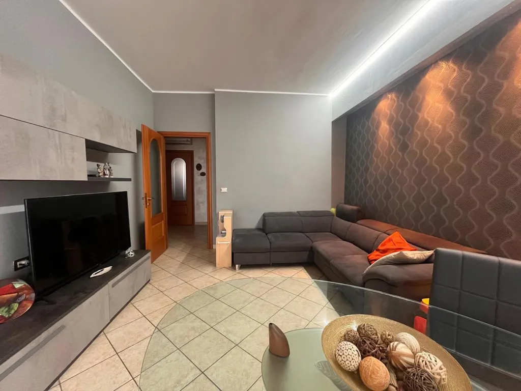 Séjour - Rearranged Apartment with Balcony in Beinasco