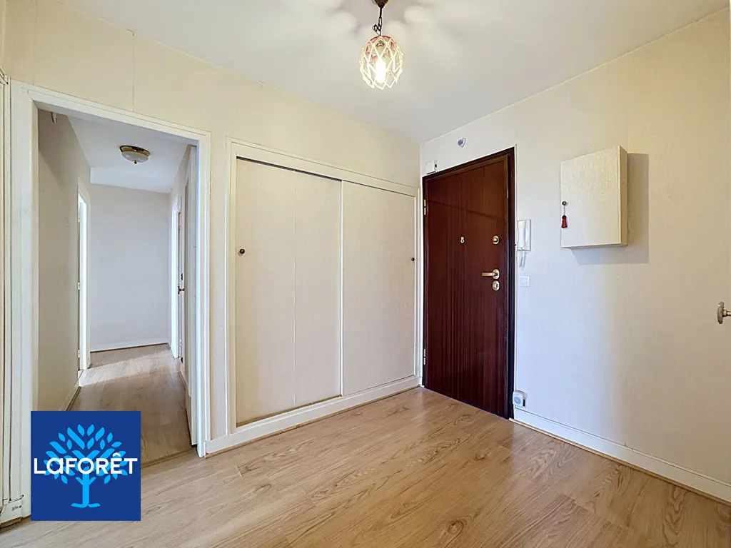 Ingresso - 3-Bed Apartment with Balcony in Evry-Courcouronnes