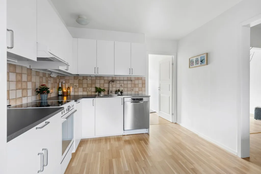 Cuisine - 2-Bathroom Flat with Garden in Akalla