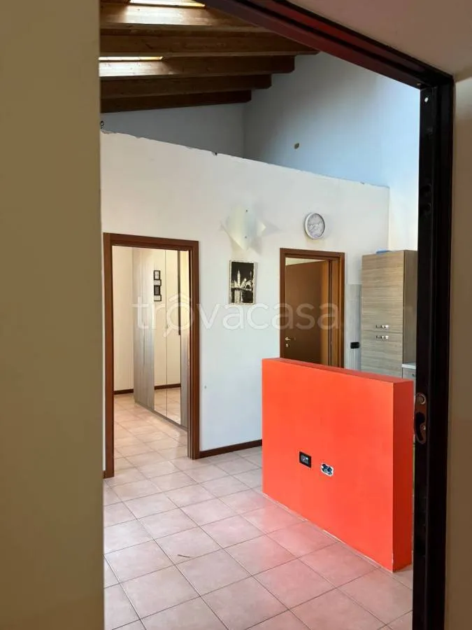 Entrée - Elegant Apartment with Garage in Cento