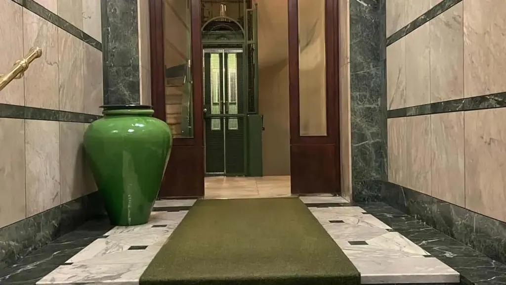 hallway_entrance