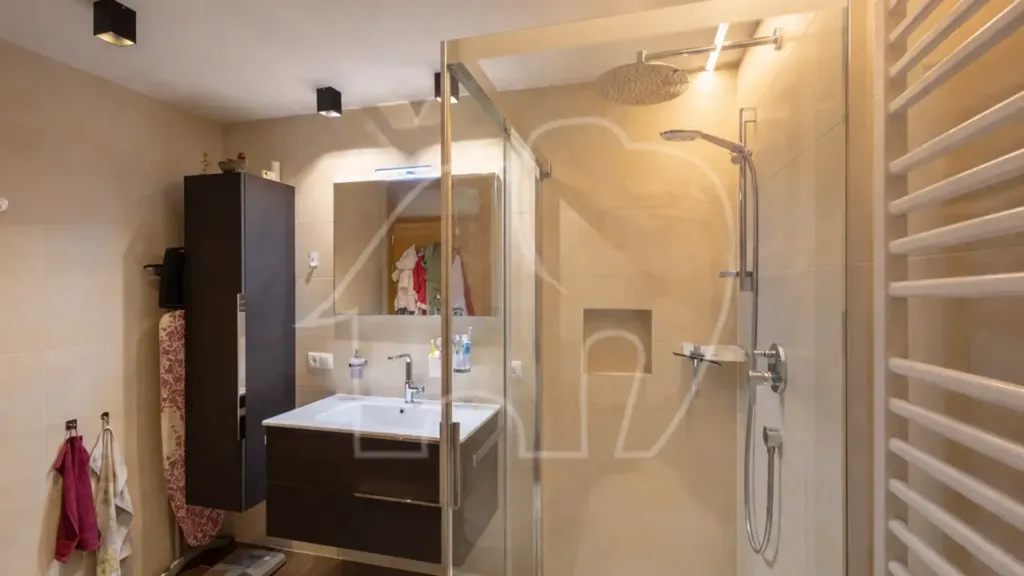 Vannitoad - Modern Apartment with Mountain View in Vipiteno