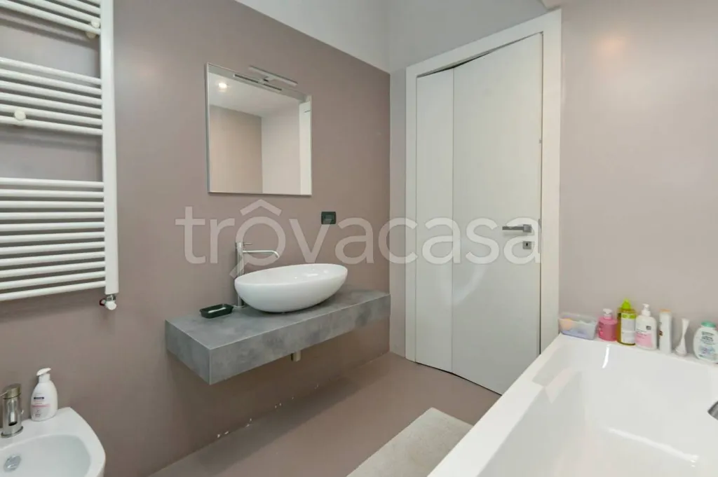 Salles de bain - Ground Floor Apartment with Balcony in Pino Torinese