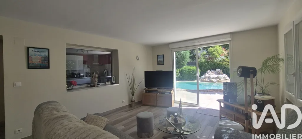 Séjour - Maison Rénovée avec Piscine au Crès