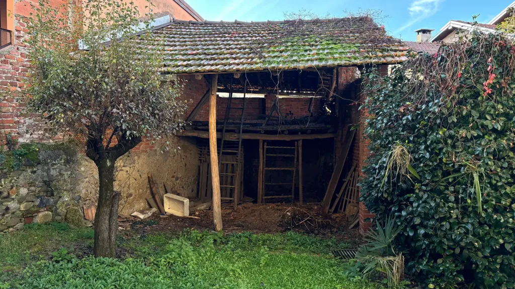 Jardin - Rustic Property with Courtyard in Gattico-Veruno