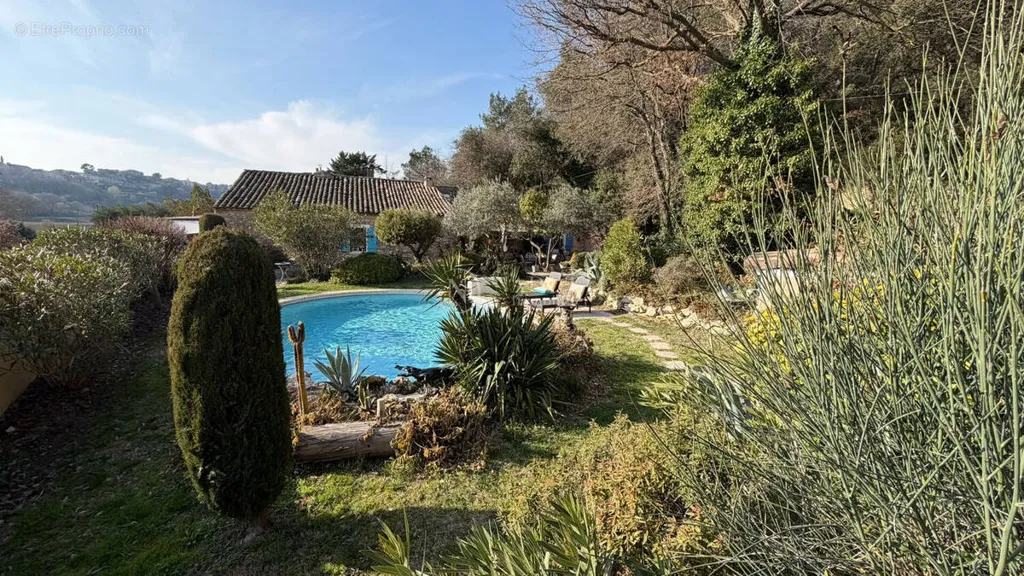 Piscine - Propriété de Caractère avec Piscine à Ménerbes