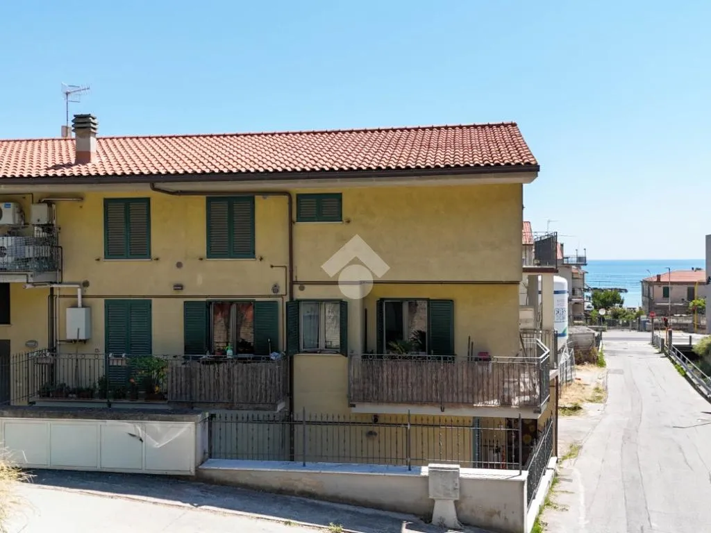 Extérieur - Palazzo with Seafront Proximity in Grottammare