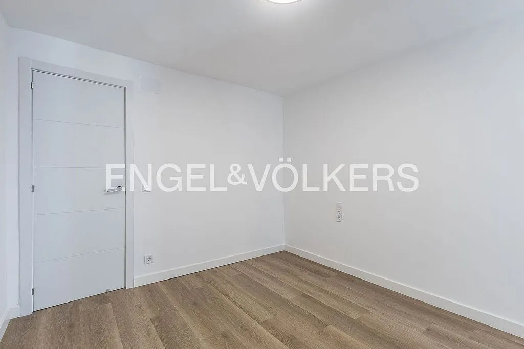 Chambres - Apartment with Balcony in Collblanc, Barcelona