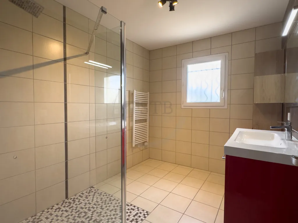Bathrooms - Terraced House with Garden in Chomérac