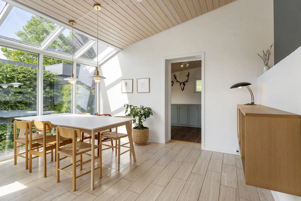Salle à manger - Architect-Designed Villa with Ådalen View