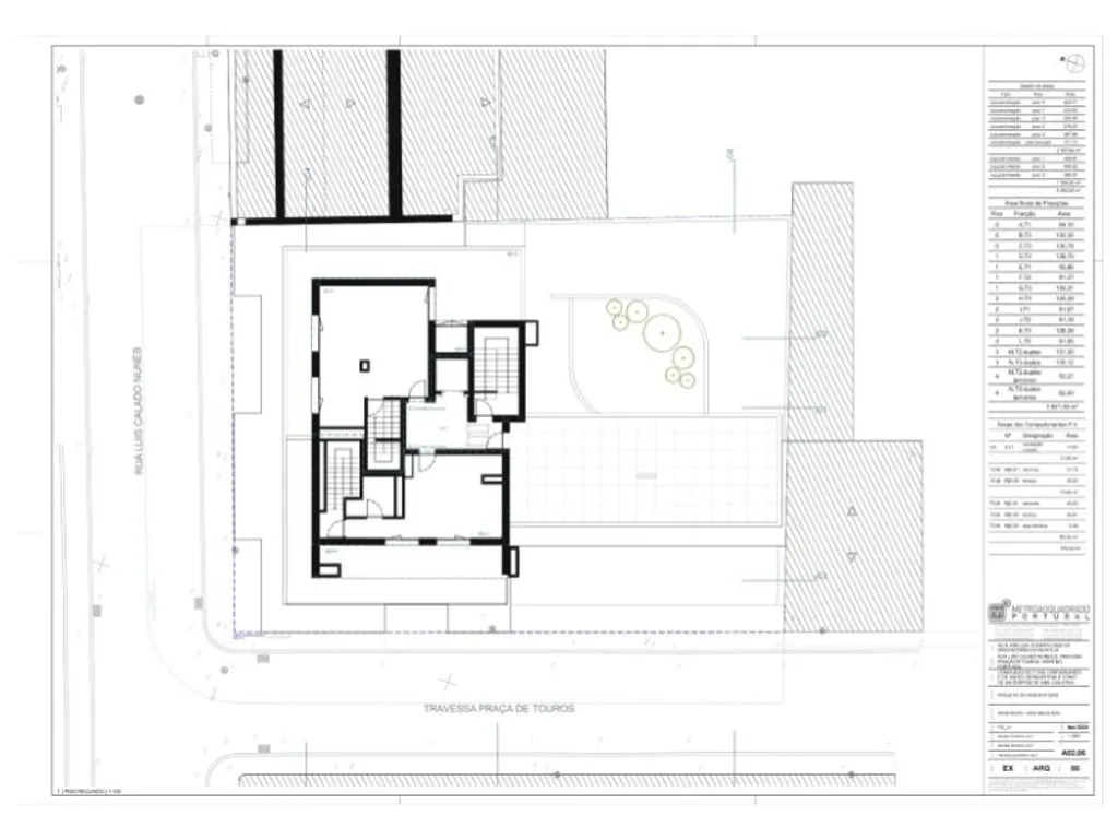 Plaan - Luxury Duplex with Terrace in Montijo
