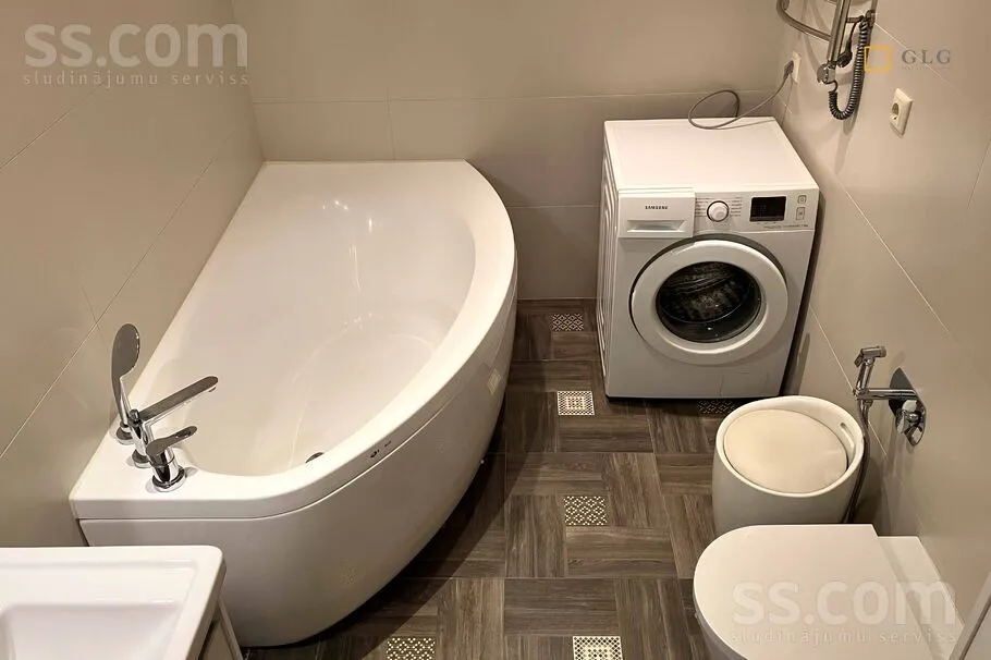 Vannitoad - Furnished Apartment with Balcony in Riga Centre