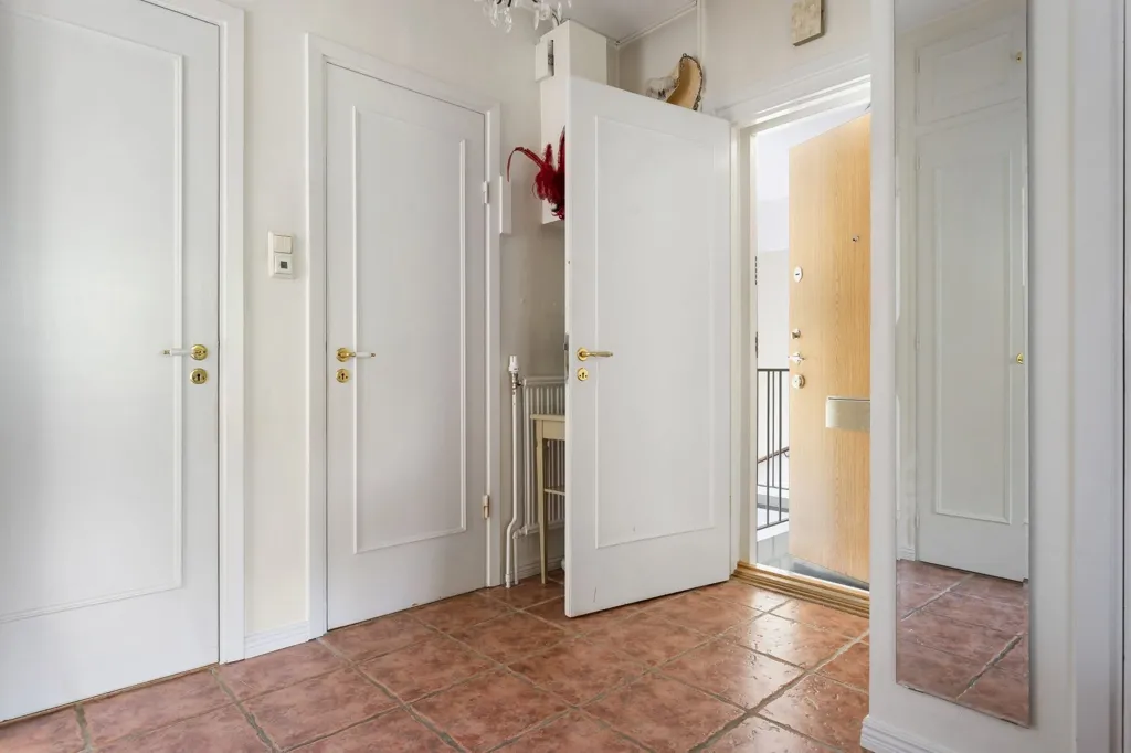 Hallway - 2-Bedroom Apartment with West Balcony in Årsta