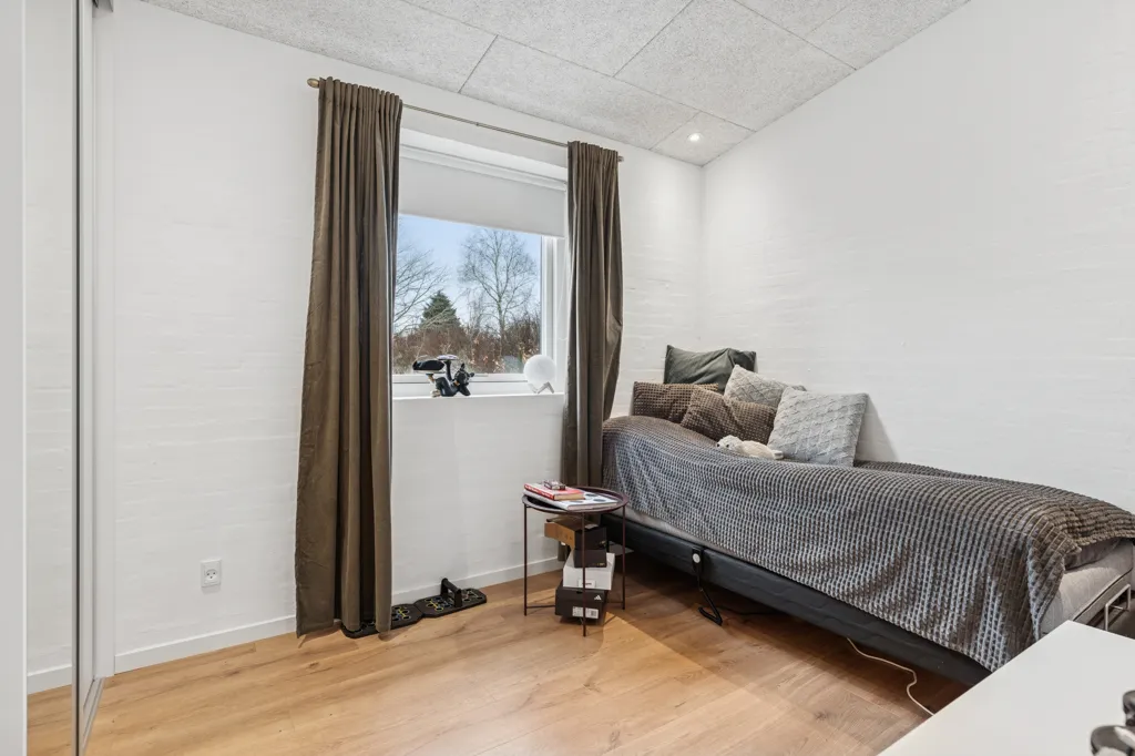Magamistoad - Contemporary Villa with Terrace in Brande