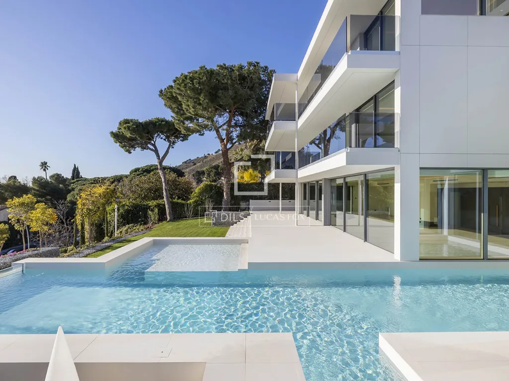 Bassein - New Build Villa with Panoramic Views in Pedralbes
