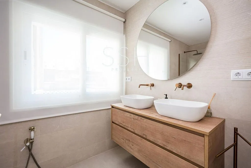 Salles de bain - Modern Loft with Terrace in Almagro, Madrid
