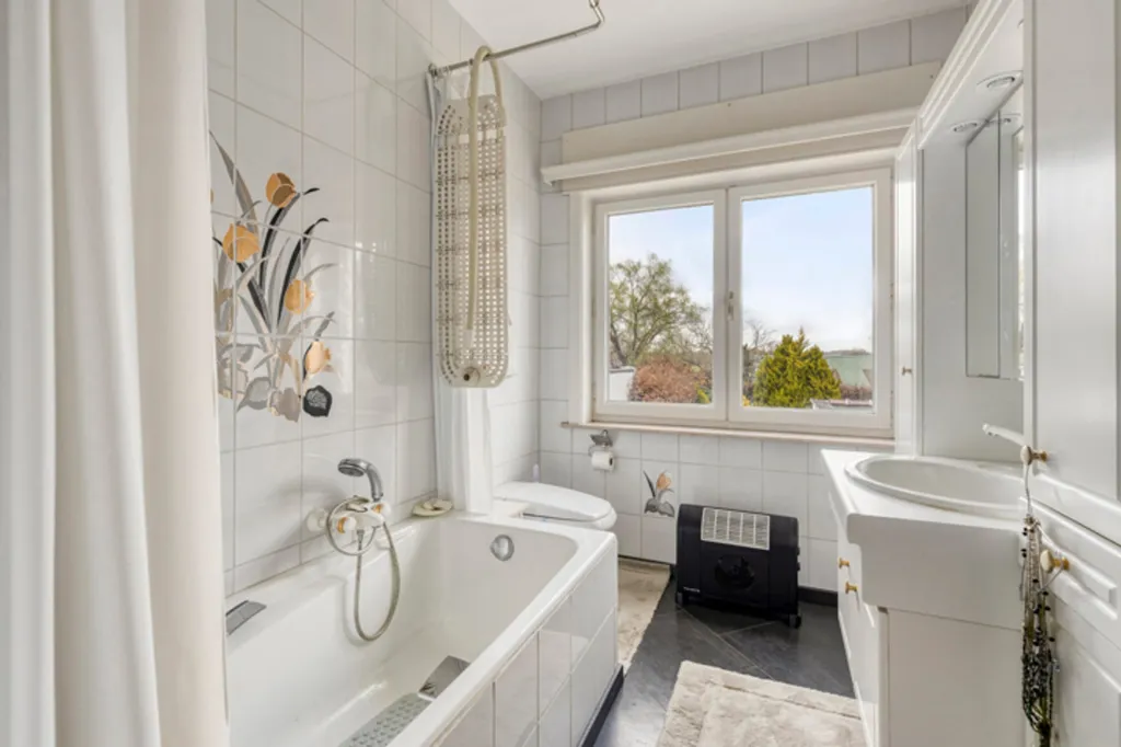 Bathrooms - House with Garden and Terrace in Denderleeuw