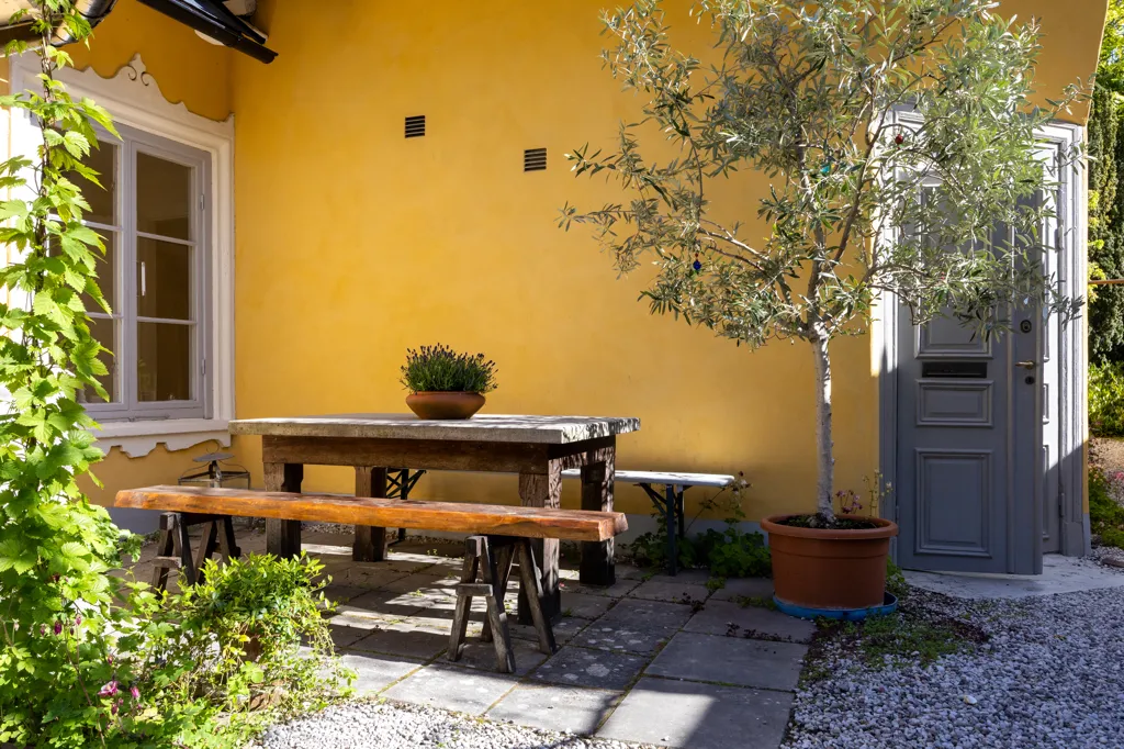 Terrass - Historic Villa with Courtyard in Visby
