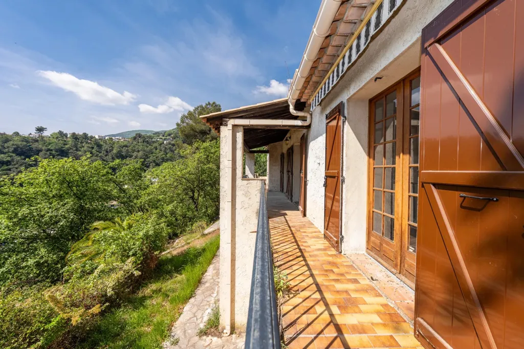 Balcon - Maison sur Trois Niveaux au Calme à Carros