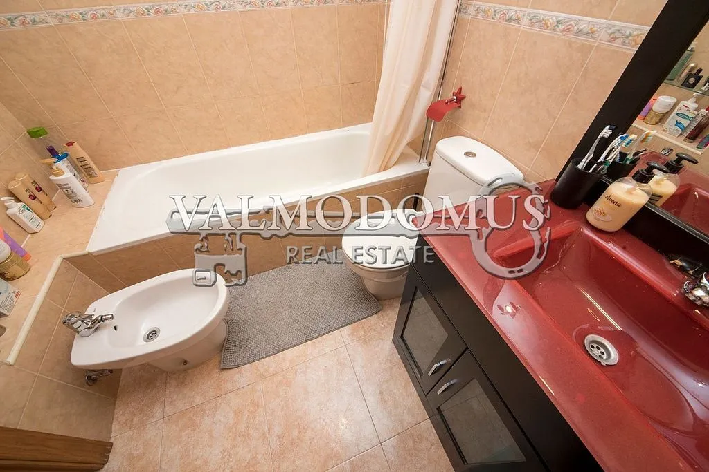 Vannitoad - Duplex with Balcony in Valmojado