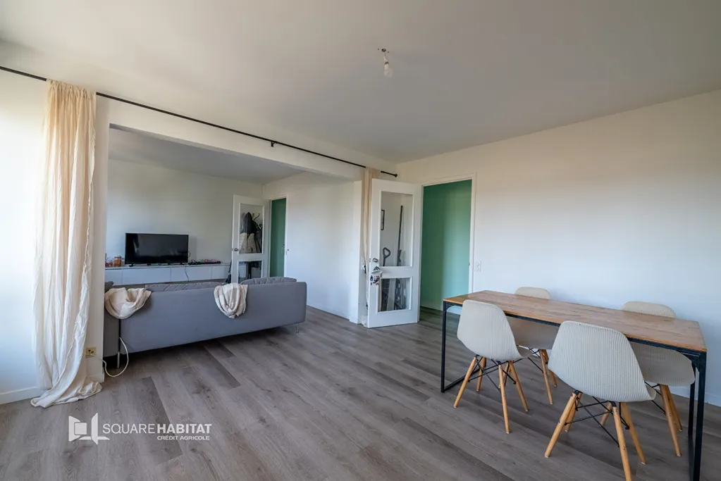 Salle à manger - Appartement rénové avec loggia à Frasne