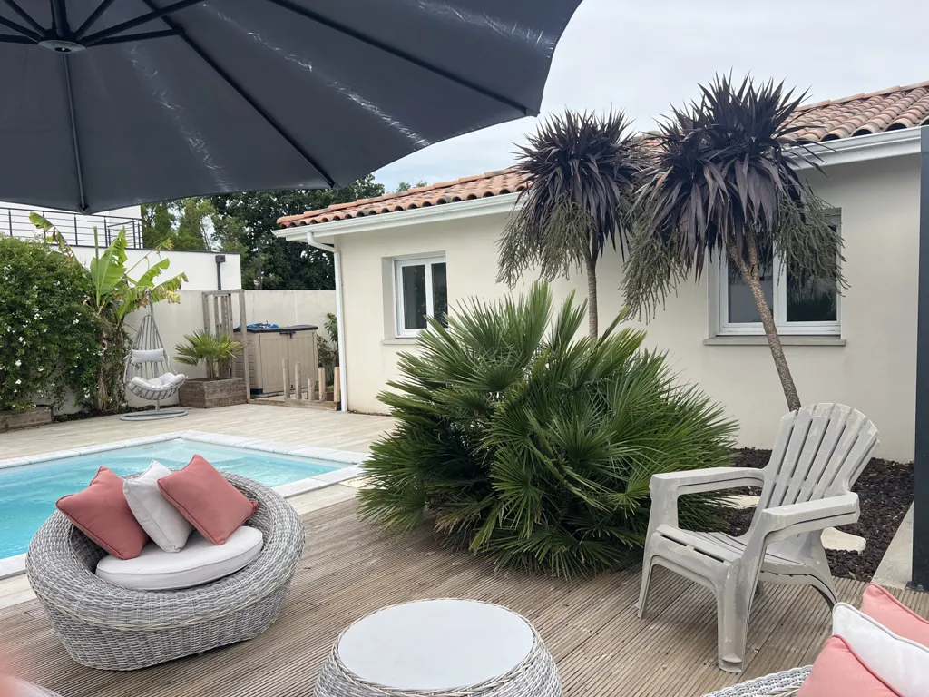 Bassein - Contemporary Villa with Pool in Bois de Serres