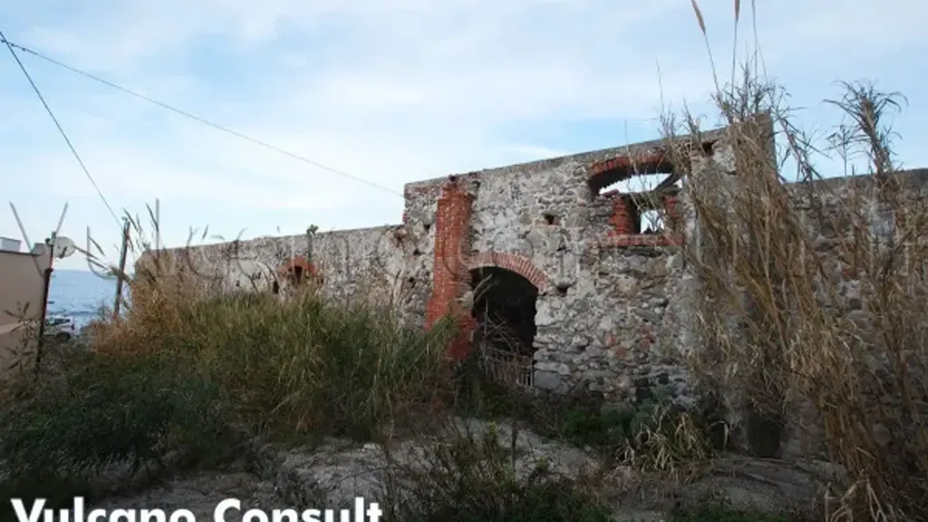 Välivaade - Rustic Seafront Property in Lipari