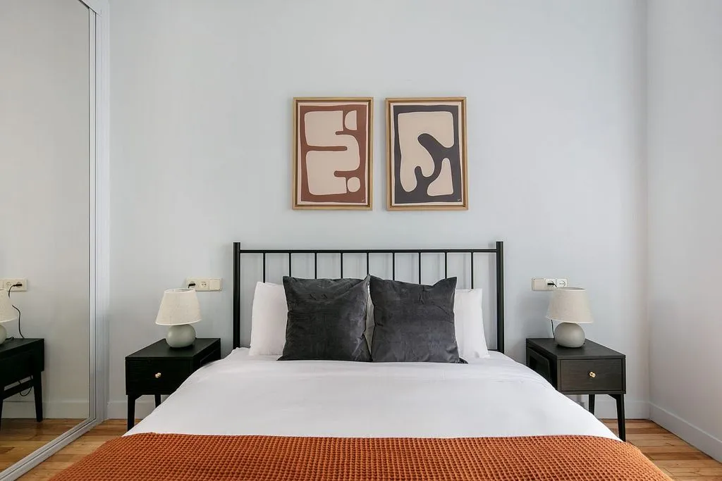 Bedrooms - Furnished Flat with Balcony in Madrid Centre